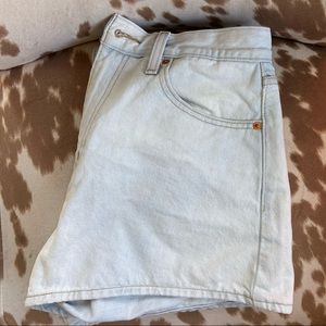 Levi’s High Loose Light wash short size 30